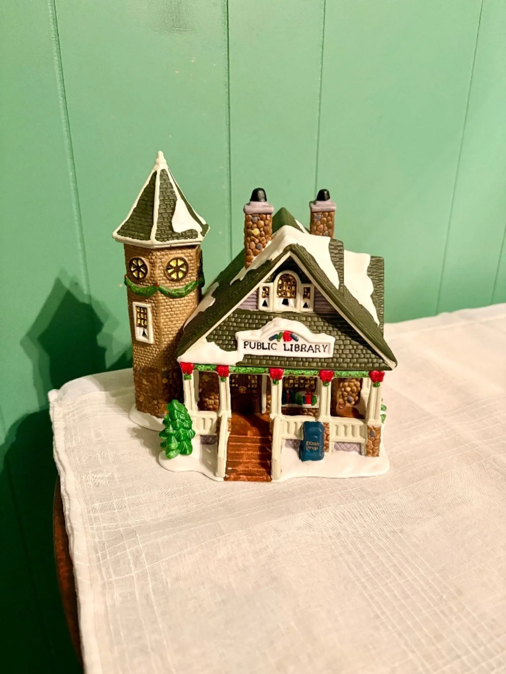 Carole Towne 2002 Lighted Christmas Village Public Library Building w/ Cord